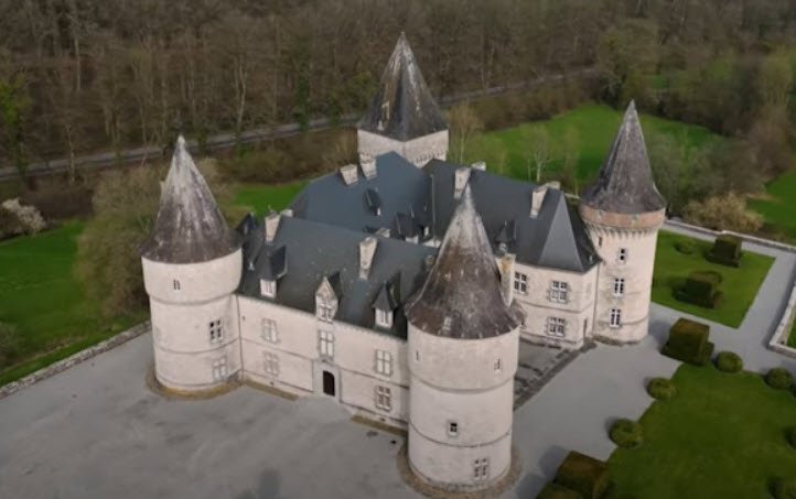 Château de Fontaine, Onhaye, Belgium